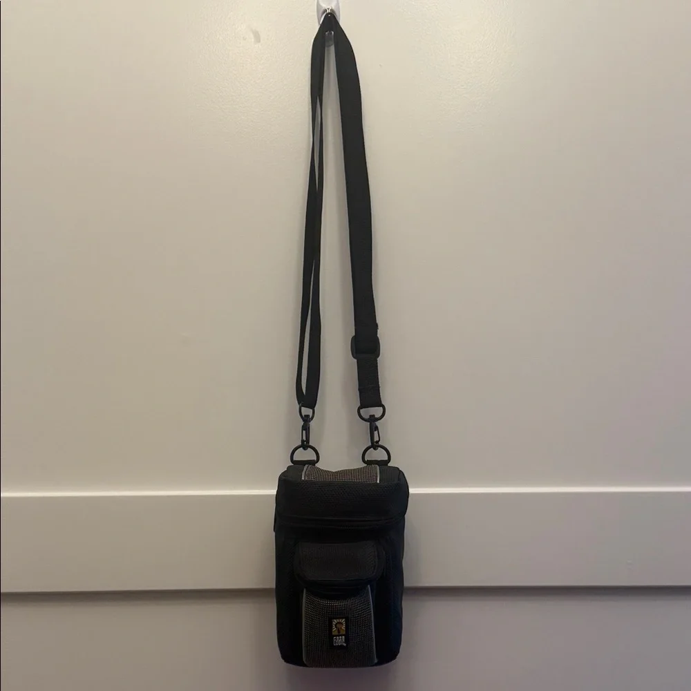 Case Logic Compact Camera Bag Black w/ Adjustable Shoulder Strap Padded Zippered